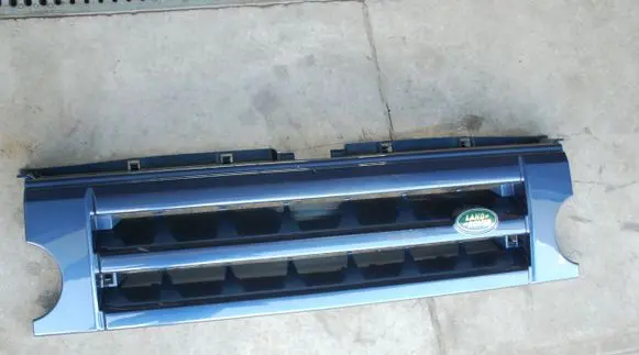 Land Rover Discovery 3 - LR3 Front bumper upper radiator grill DHB000274