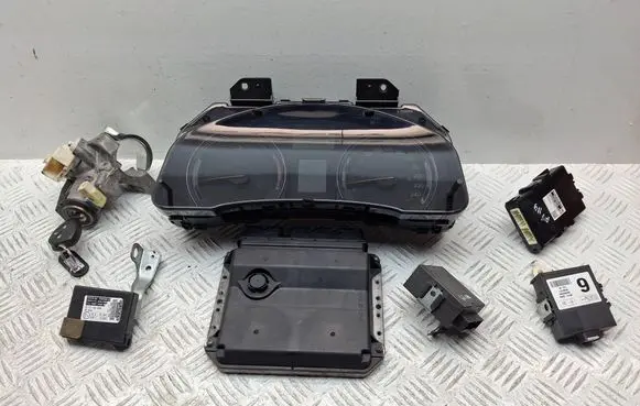 Toyota Avensis T270 Engine ECU kit and lock set MB2574406795 8380005K20 8966105D20