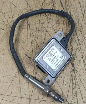Mercedes-Benz E W212 Lambda probe sensor A0009053403