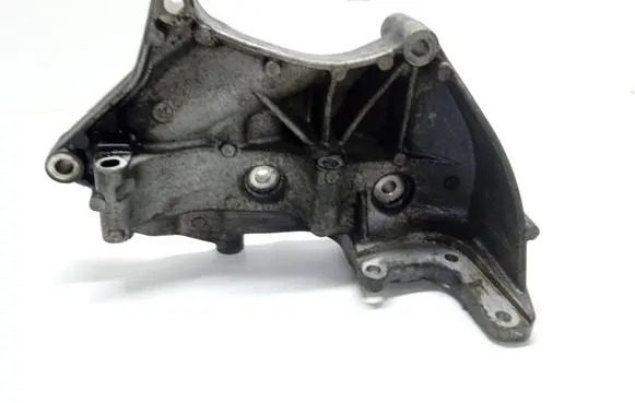Suzuki Grand Vitara II Engine mounting bracket