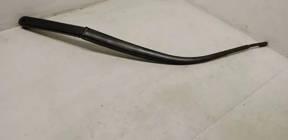 Honda CR-V Front wiper blade arm