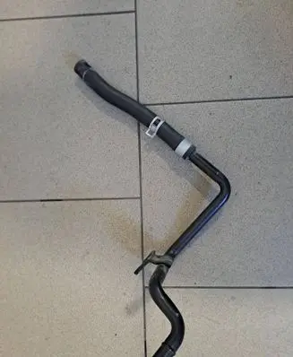 Engine coolant pipe/hose
