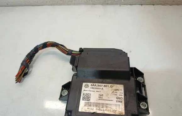 Volkswagen Tiguan Hand brake control module 3AA907801G