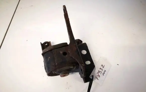 Toyota RAV 4 (XA20) Engine mount bracket