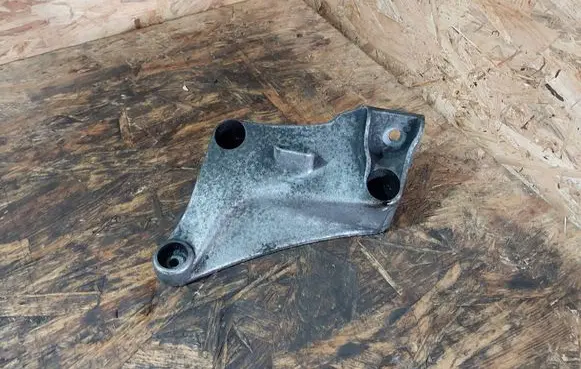 BMW 5 E39 Engine mounting bracket 6750441 6576