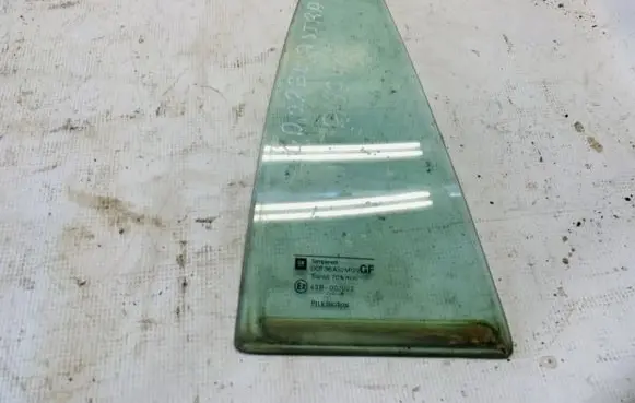 Opel Astra G Rear vent window glass 