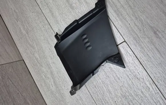 BMW X3 G01 Intercooler air channel guide 8081203