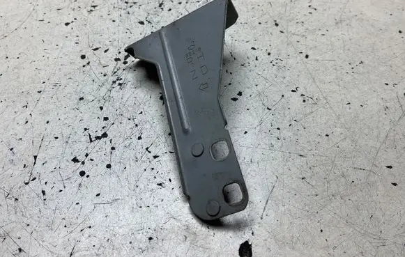 Nissan X-Trail T30 Headlight/headlamp mounting bracket 62216