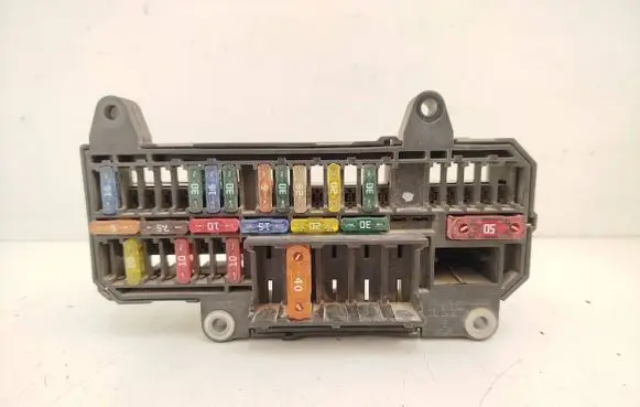 BMW 7 E65 E66 Fuse module 18572 13133
