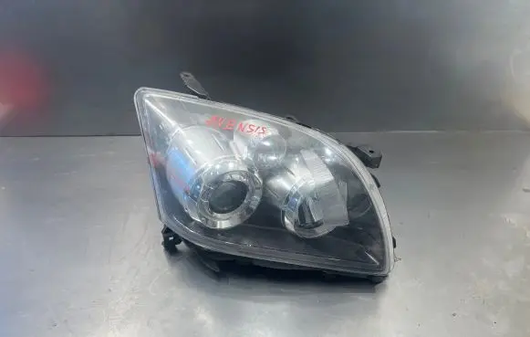 Toyota Avensis T250 Headlight/headlamp