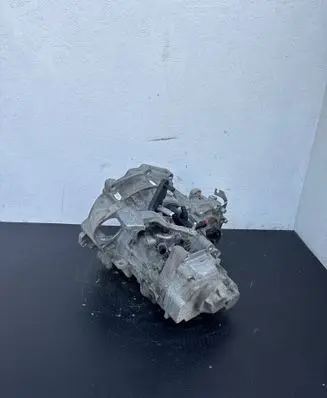 Volkswagen PASSAT B7 Manual 6 speed gearbox KWB