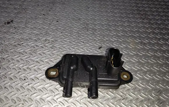 Ford Explorer Vacuum valve F77E9J460AB