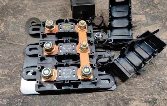 Jaguar XJ X350 Fuse module