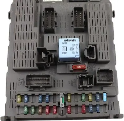 Citroen C5 Fuse module 9646907380