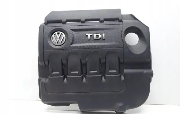 Volkswagen PASSAT B8 Engine cover (trim) 04L103925Q