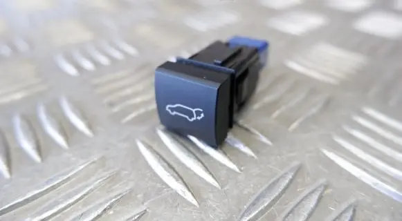 Tailgate opening switch