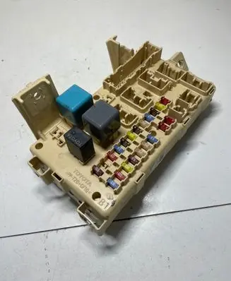Toyota Avensis T250 Fuse module 82641CA010F