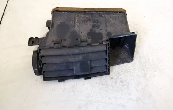 Toyota Verso Dash center air vent grill 556700f030 55670-0f030
