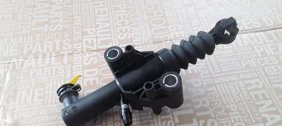 Renault Master III Clutch master cylinder 306105588R