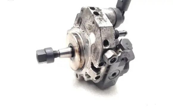 BMW X3 E83 Fuel injection high pressure pump 7788670 0445010045