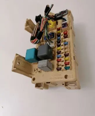 Toyota Corolla Verso AR10 Fuse module 892210F020