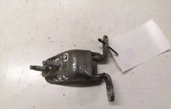 Honda CR-V Rear door lower hinge