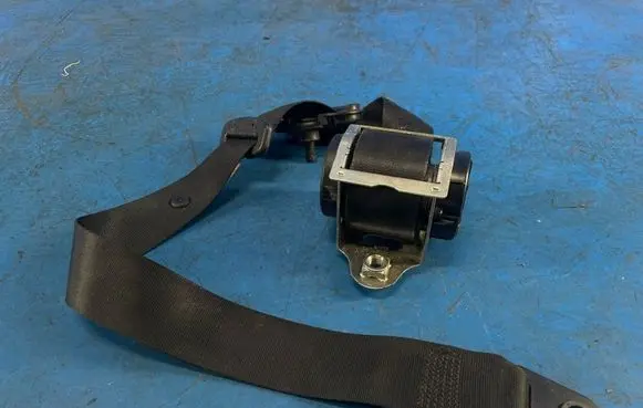 Mini One - Cooper Coupe R56 Front seatbelt 72117309419