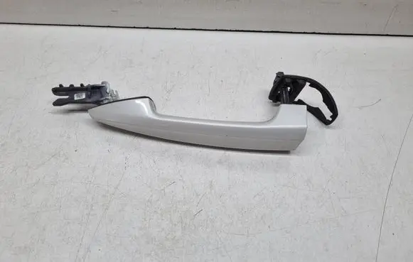 BMW 2 F46 Rear door exterior handle 7305015