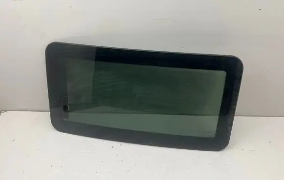 BMW 5 E60 E61 Sliding door window/glass 7033530