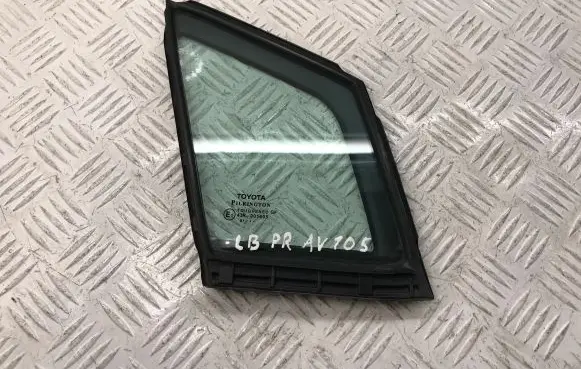 Toyota Avensis T270 Front door vent window glass four-door 6812505010 6821505010