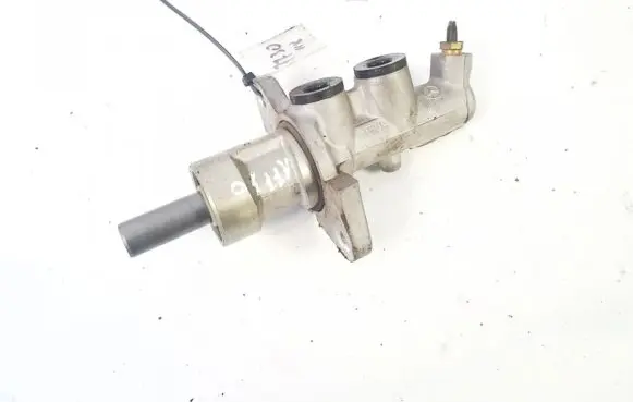 Master brake cylinder