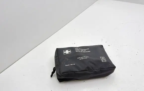 BMW 5 G30 G31 G38 First aid kit 7261178