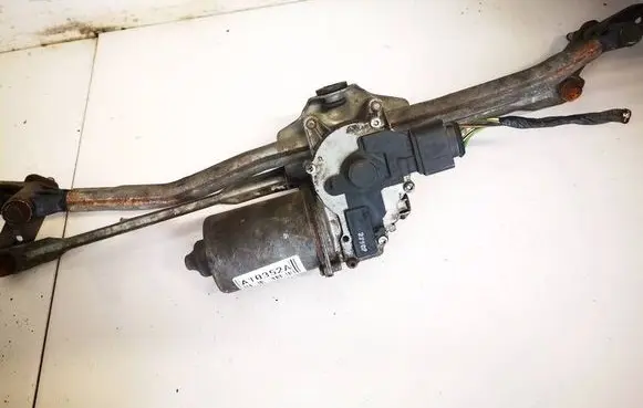 Front wiper linkage and motor