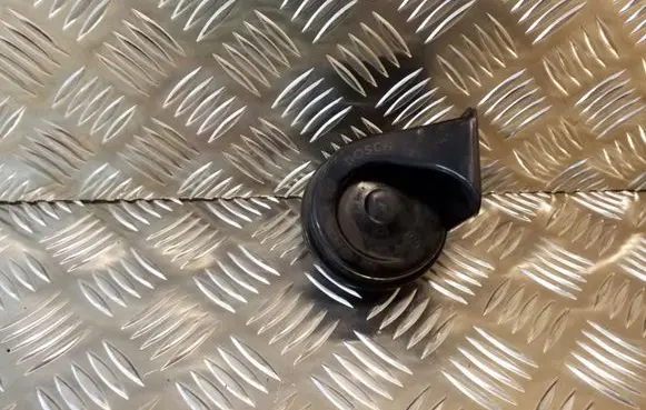 Mercedes-Benz A W169 Horn signal 3881157