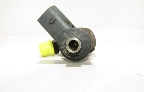Volkswagen Golf VI Fuel injector 04L130277G