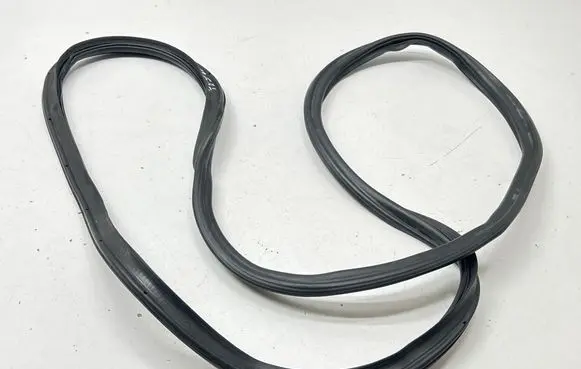 Volkswagen PASSAT B8 USA Trunk rubber seal (body) 