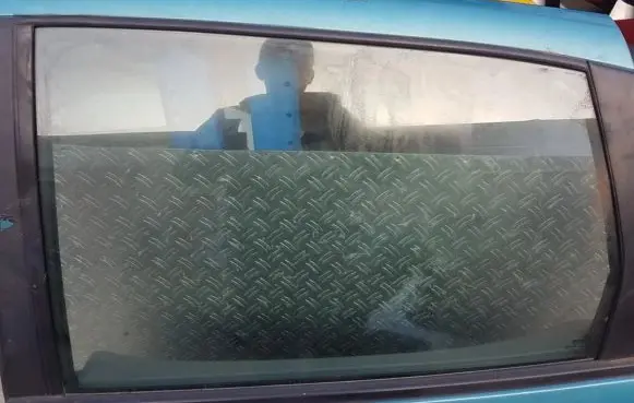 Nissan Almera Tino Rear door window glass