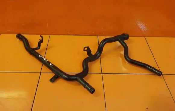 Volkswagen Touran I Engine coolant pipe/hose 03G121065K