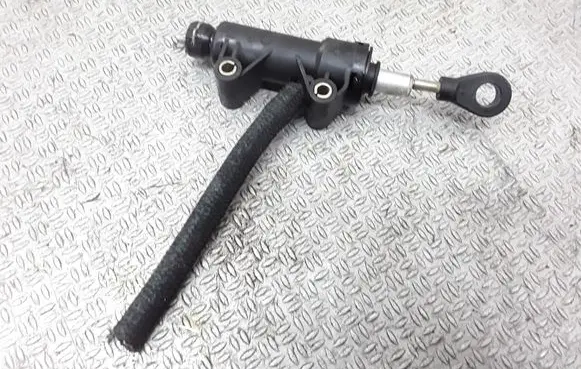 BMW 3 E46 Clutch master cylinder 815211638992