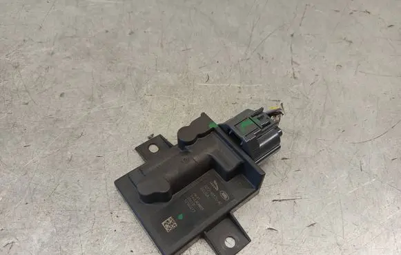 Jaguar XF X260 Fuel pump relay FK729D370AC