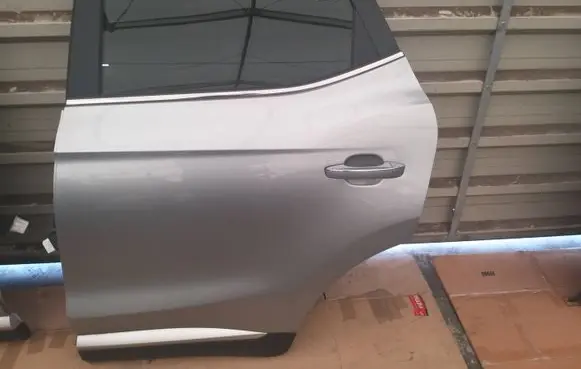 MG ZS Rear door