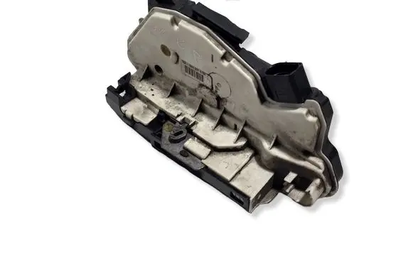 Volkswagen PASSAT CC Front door lock 5N1837015A