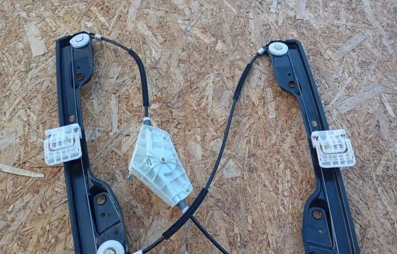 Fiat Freemont Front window lifting mechanism without motor 961925102