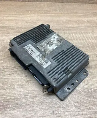 Renault Megane I Engine control unit/module ECU 7700106685 S113725201B
