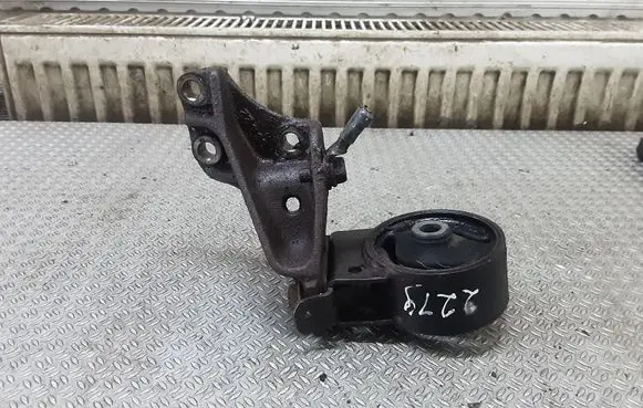 Toyota Yaris Engine mount bracket