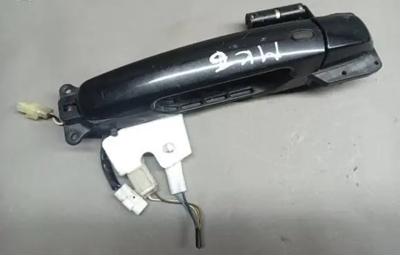 Suzuki Swift I Front door exterior handle 1621