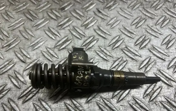 Mitsubishi Grandis Fuel injector