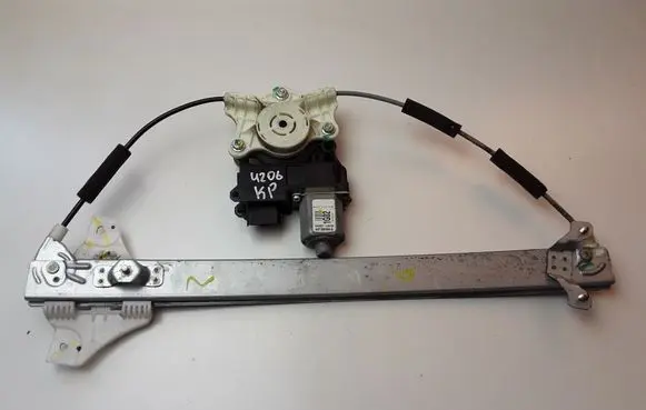 Hyundai i20 (GB IB) Front door window regulator with motor 82450C8010