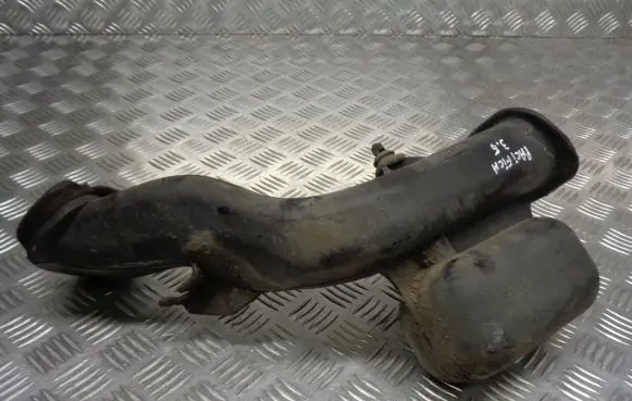 Chrysler Pacifica Air intake hose/pipe
