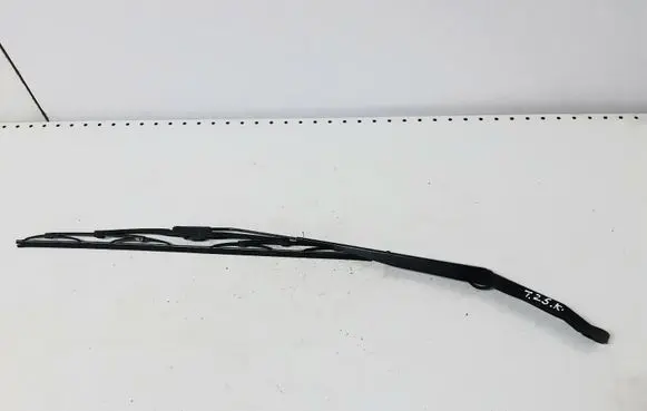 Honda CR-V Front wiper blade arm